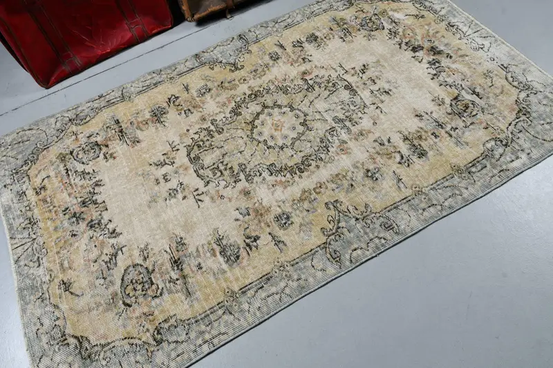 Türkischer Vintage-Teppich, 3,8 x 6,5 Fuß großer Oushak-Teppich, grauer Polka-Dot-Teppich - 1