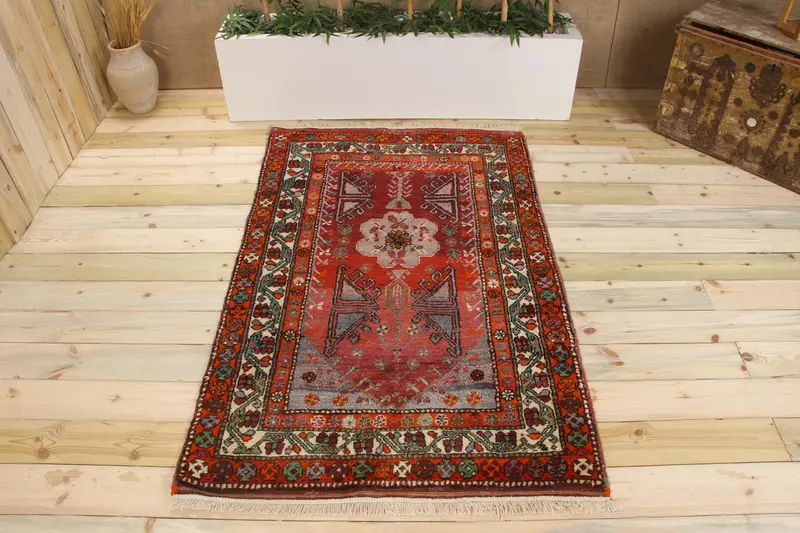 Handgefertigter roter Teppich, 0,3 x 5,9 Fuß gestreift mit geometrischen Formen