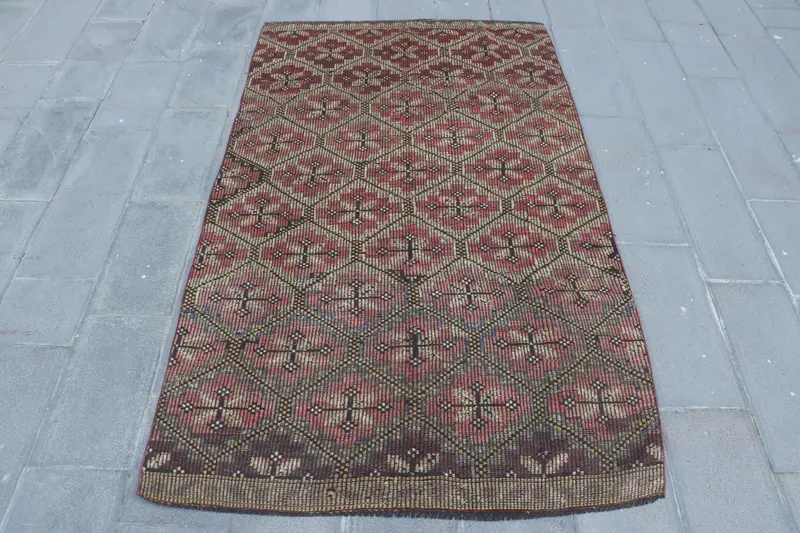 Pink Abstract Rug, 4,9x8,2 ft with Red Accents