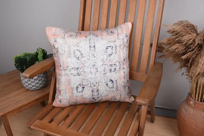 Handgefertigtes besticktes Kissen, quadratisches Vintage-Blumenkissen