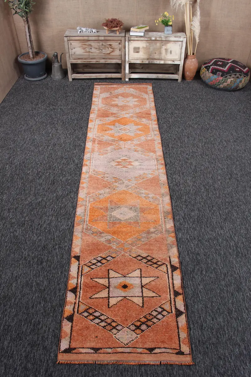 Alfombra Herki de 2,6x11,9 pies, alfombra turca vintage, alfombra de plantas y árboles de color marrón anaranjado - 1