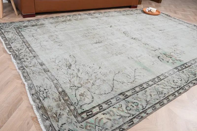 Vintage Rug, Large 5.8x8.4 ft Rug, Oushak Gray Floral Rug - 1