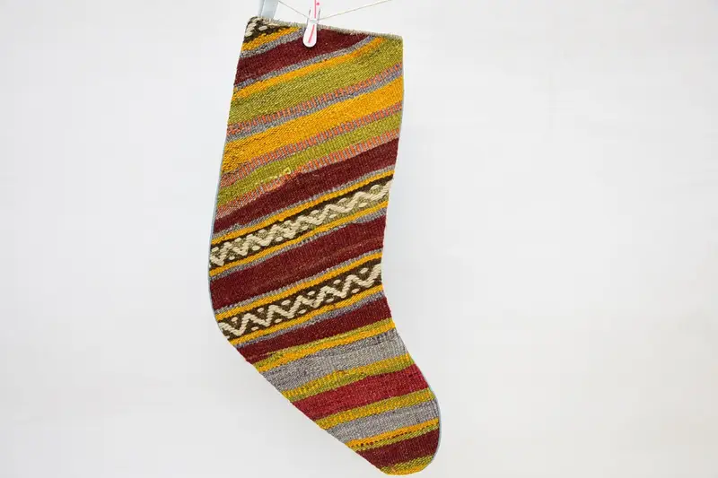 Şenlikli Kırmızı ve Sarı Noel Süsleri Çorabı, 14 İnç Geniş Çorap