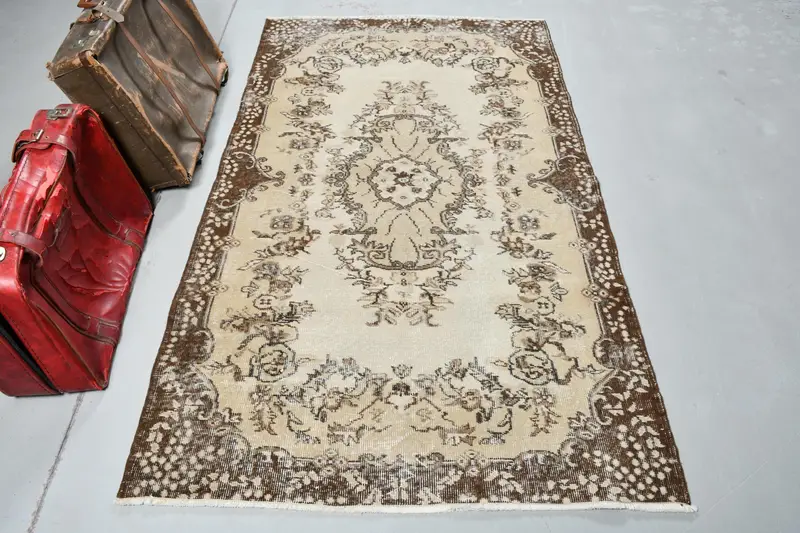 Vintage-Teppich, 4 x 6,8 Fuß türkischer Teppich, brauner gepunkteter Wollteppich - 1