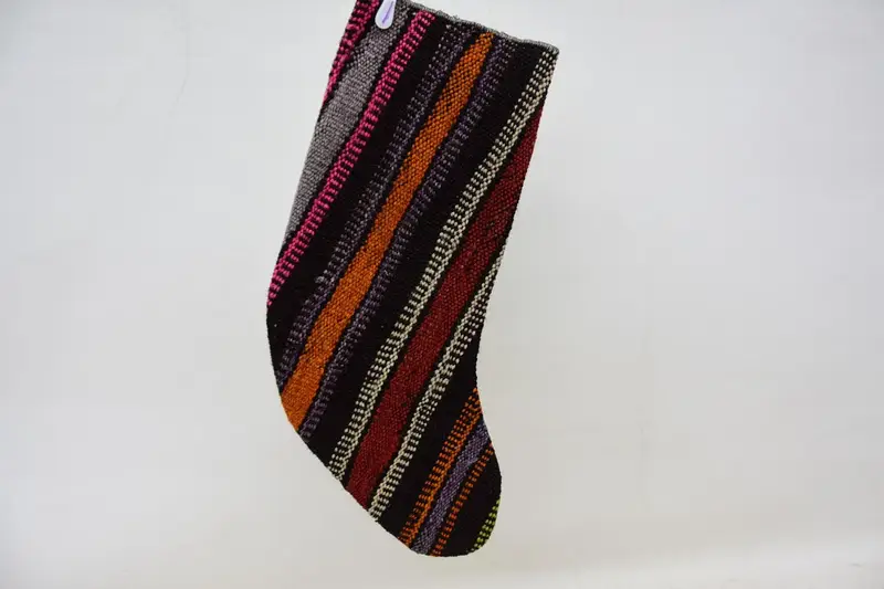 お祝いのブラウンとオレンジのクリスマス ストッキング、装飾的な休日の装飾