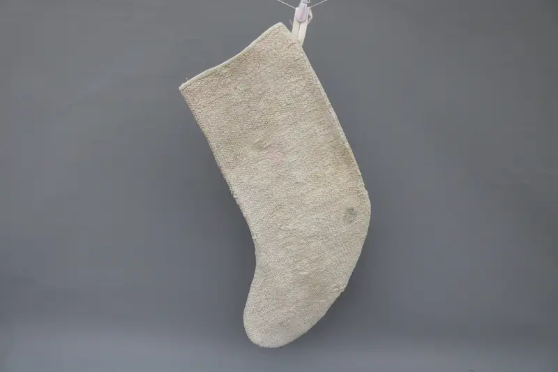 Beyaz Süslemeli Bej Noel Çorabı, 9 İnç Geniş Tatil Çorabı