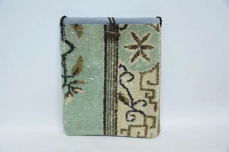 ヴィンテージモチーフのウールショルダーバッグ、キリムバッグ