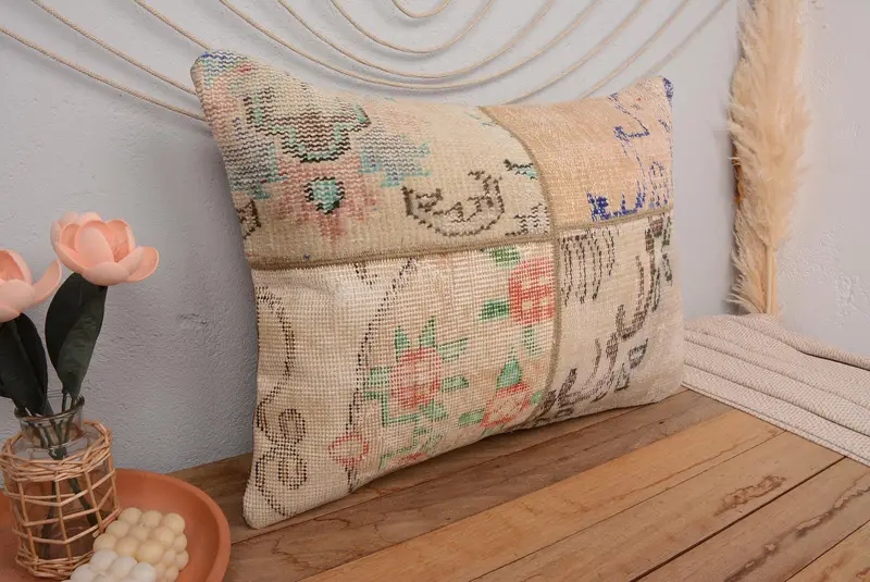 Handgefertigtes Patchwork-Kissen in Beige und Grün, 20x28 besticktes Wurfkissen