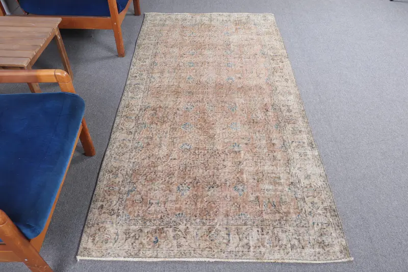 Vintage 3,5x6,9 ft Teppich, türkischer Teppich, braun-blauer Wollteppich mit Pflanzen und Bäumen - 1