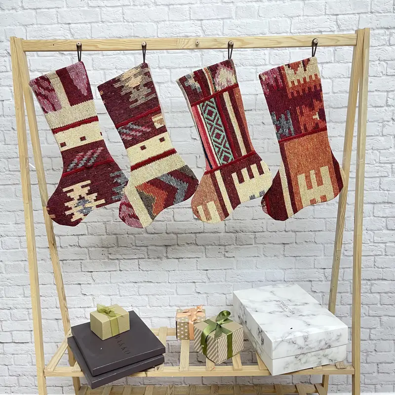 Kırmızı ve Sarı Noel Süsleri Çorabı, 7 İnç Geniş Pamuklu Çorap