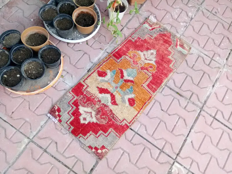 Kırmızı Halı, 1,08x2,58 ft - Zarif ve Dayanıklı