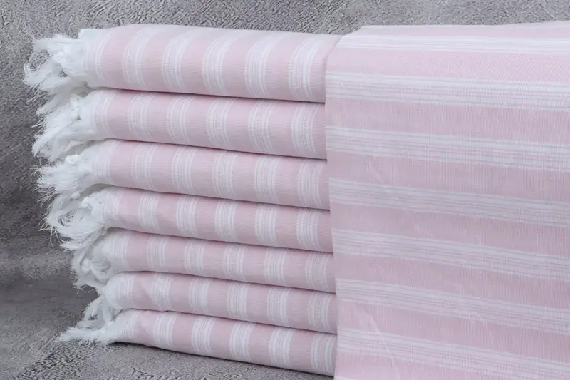 Personalisiertes Strandtuch mit hellpuderrosa Streifen, 40 x 71 Zoll