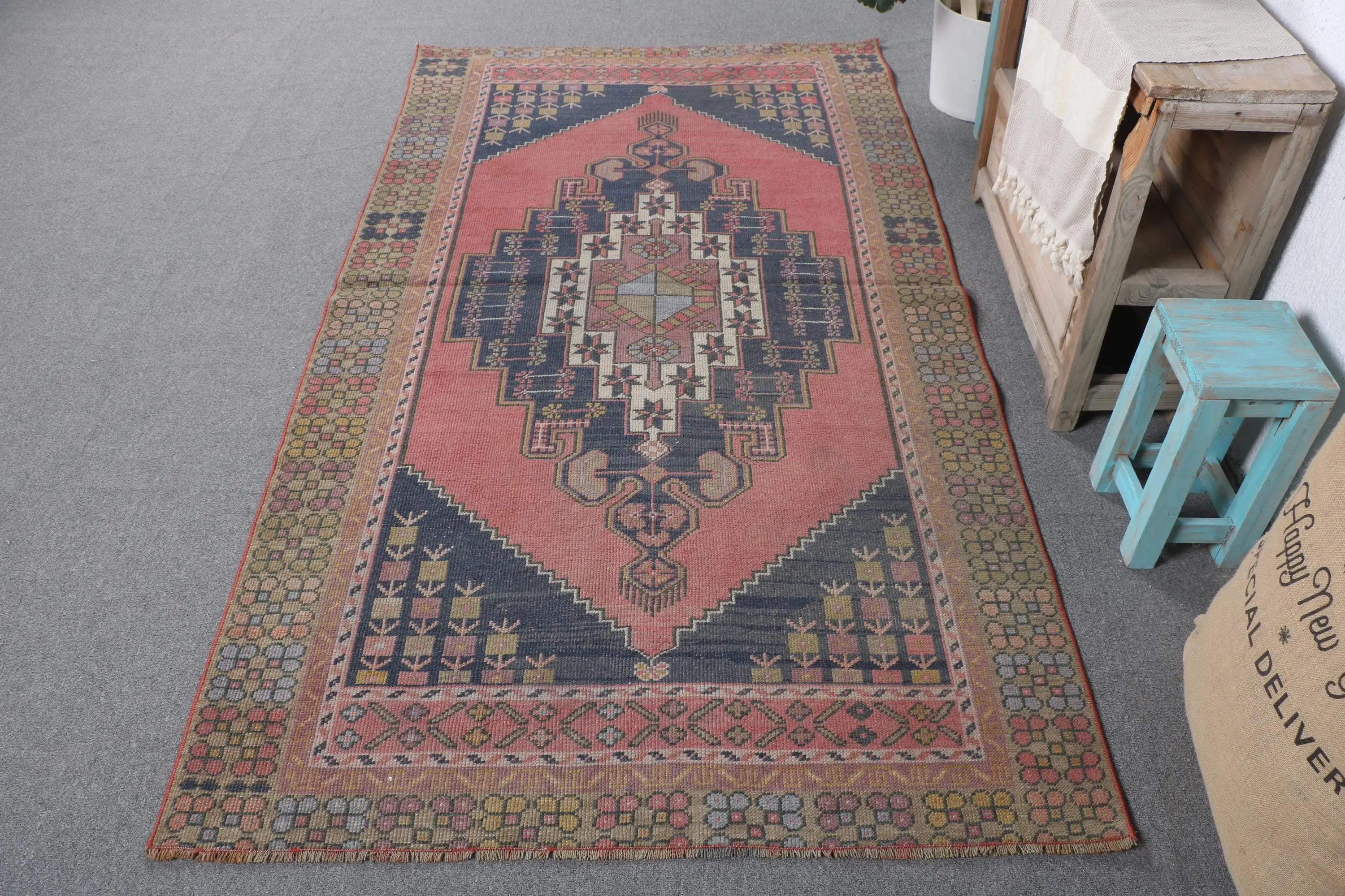 Türkischer Vintage-Teppich 4 x 7,3 Fuß, rot-blauer Patchwork-Teppich - 1