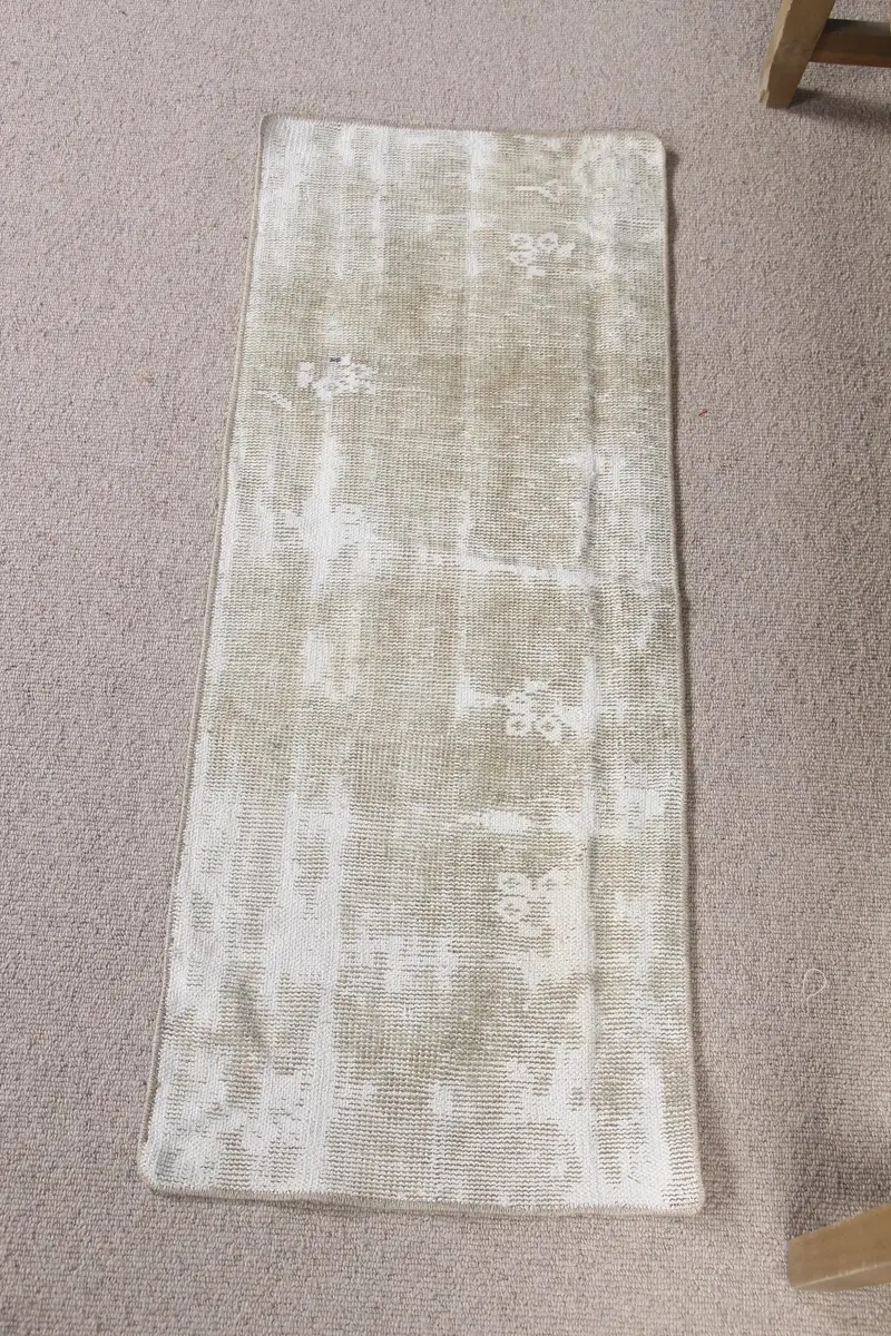 Alfombra elegante beige y verde, diseño de lunares de 40 x 110 cm