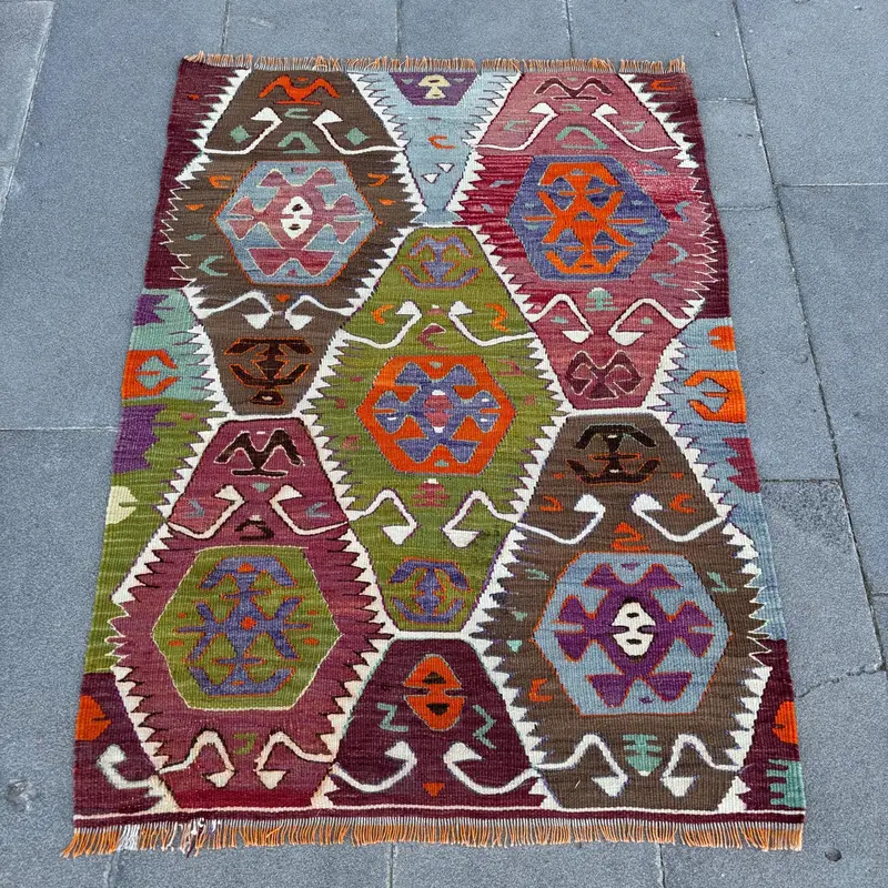 Vibrant Rainbow Rug, 2,8x3,9 ft Geometric Floral Design