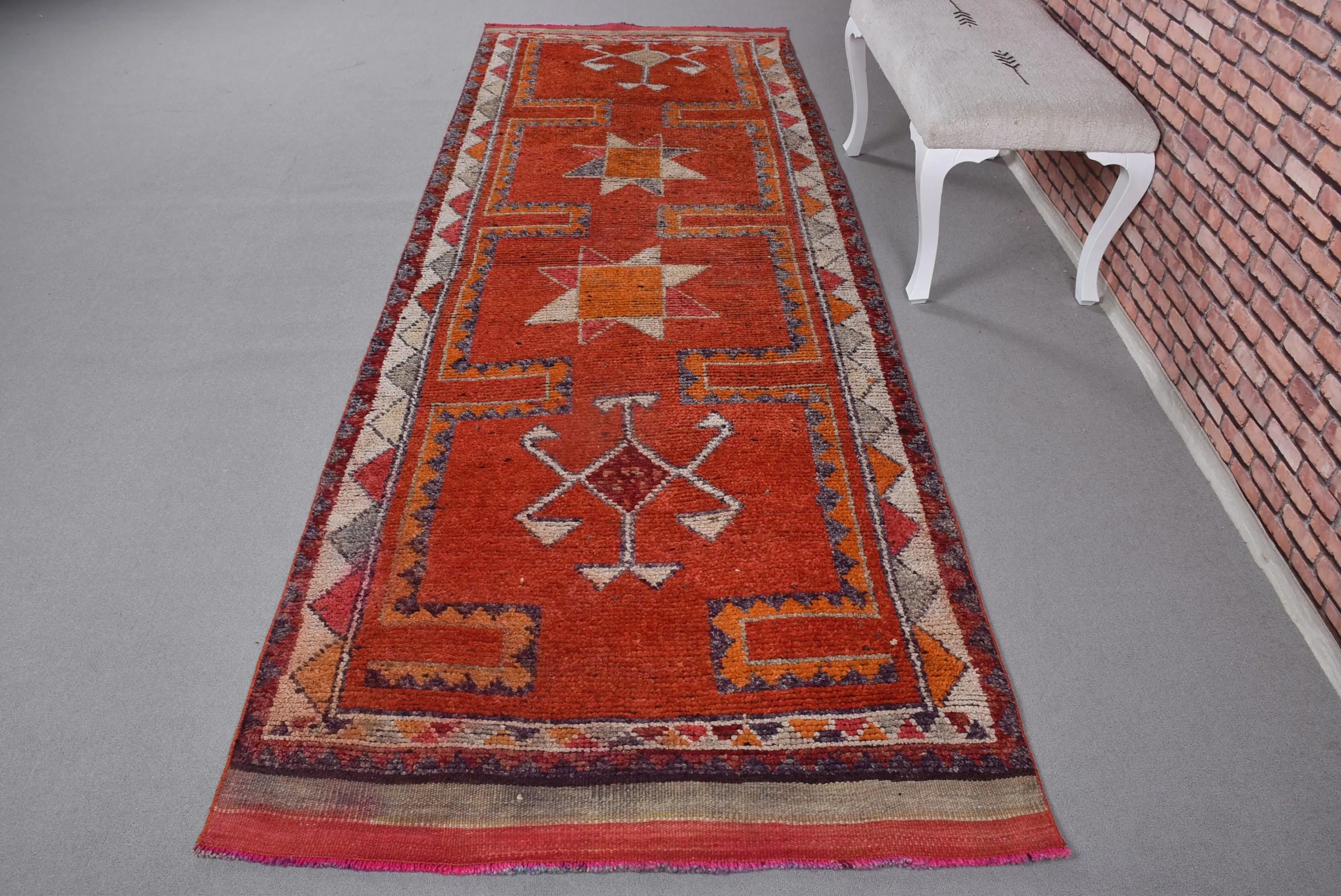 Vintage Herki Läuferteppich 3,8x11,1 ft (116x337 cm), türkischer Wollteppich mit rotem Blumenmuster - 1
