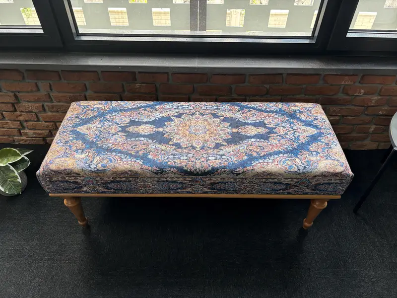 モジュラーブルー＆イエローオットマン、キリム風ウールブレンドオットマン