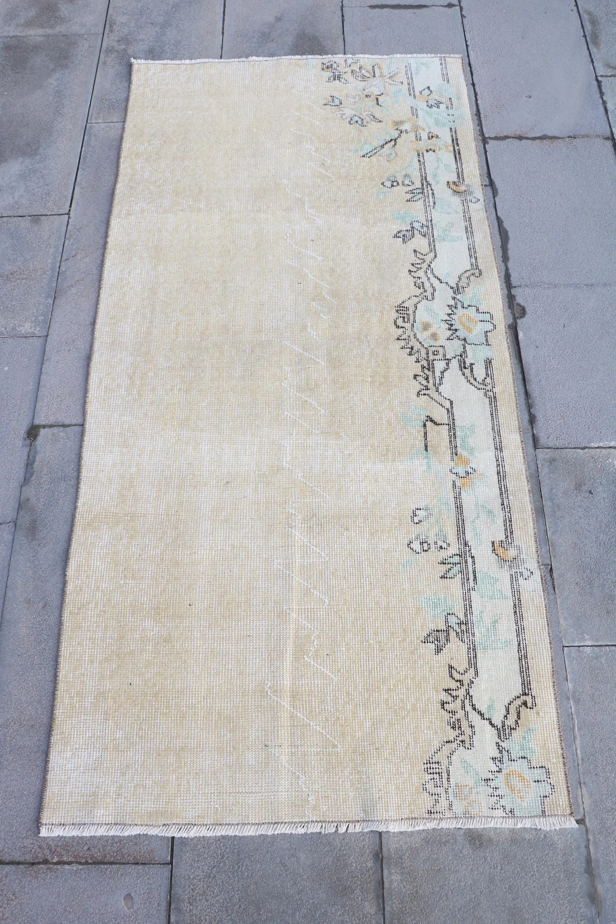 2.6x5.4 ft Vintage Rug, Beige Floral Turkish Wool Rug - 1