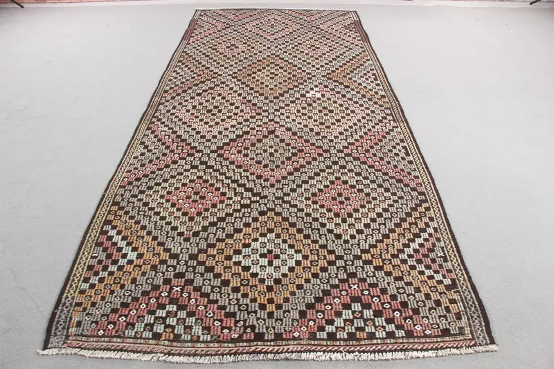 Zarif Yeşil Halı, 5x11,9 ft Bordürlü Tasarım