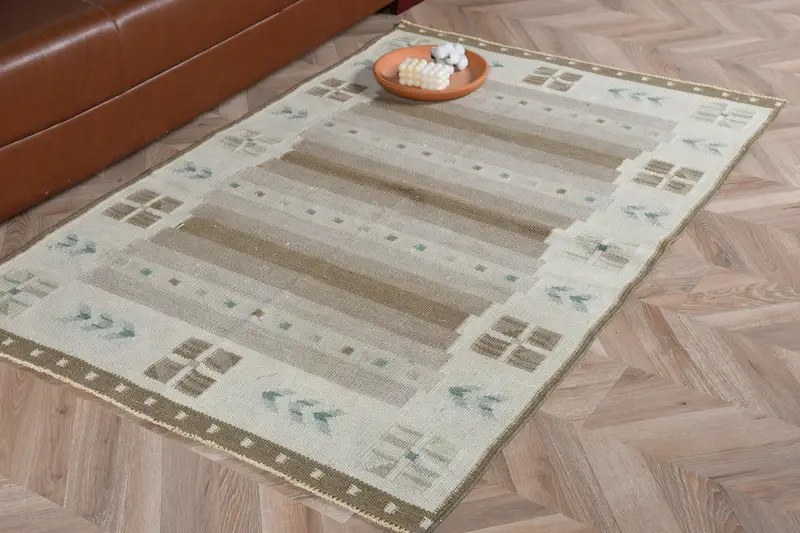 Elegante alfombra blanca, 3,7x5,6 pies con diseño floral y geométrico