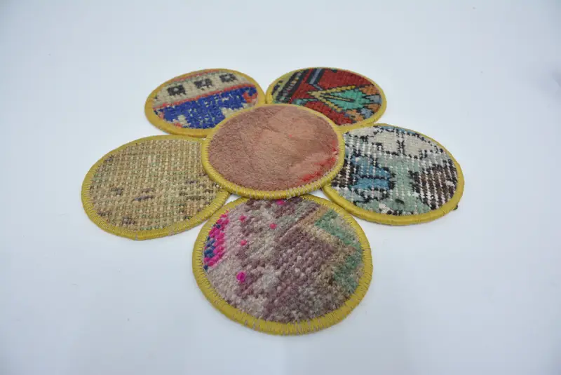 Posavasos redondos bohemios verdes y bronce, posavasos bohemios únicos