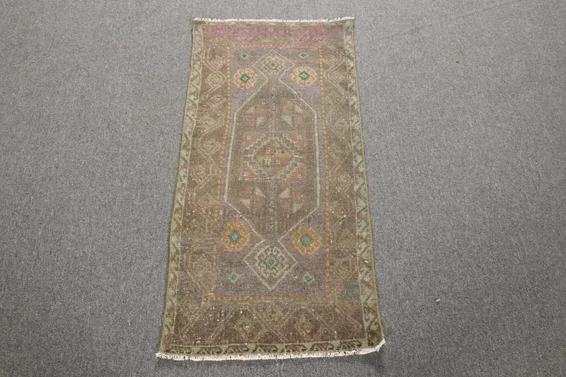 Türkischer Vintage-Teppich 1,6 x 3,3 Fuß, braun karierter Oushak-Wollteppich - 1