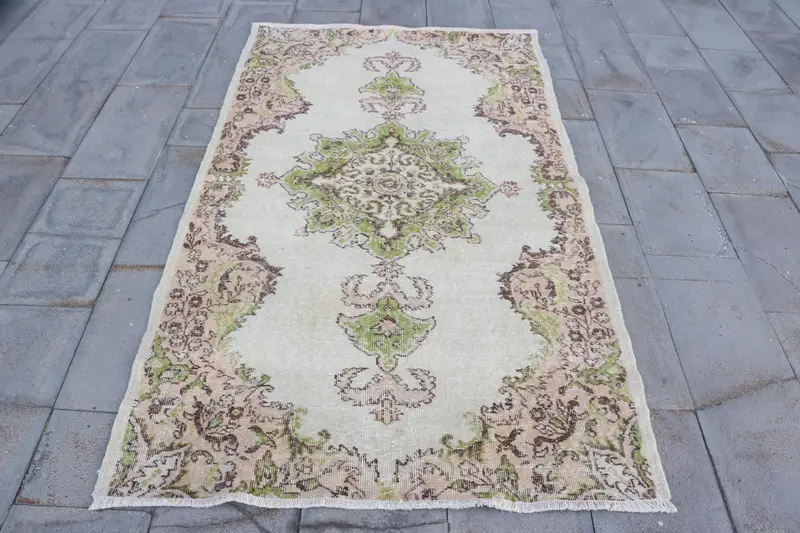 Elegant Beige & Green Persian Rug, 120x180 cm