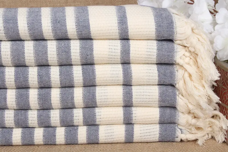 Toalla de playa turca personalizada de algodón orgánico a rayas azul marino, 34 x 71 pulgadas