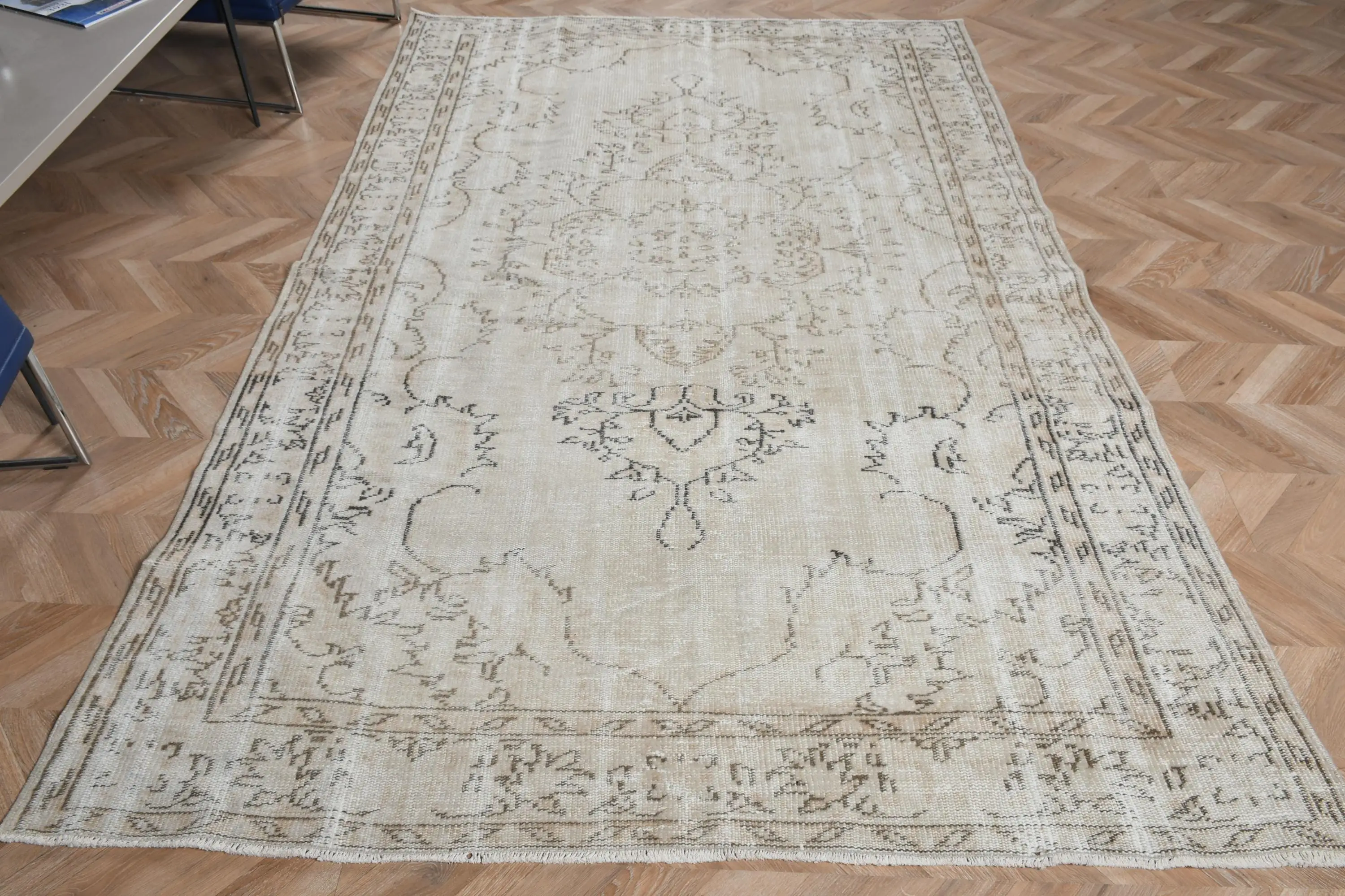 5.9x9 ft Vintage Türk Halısı, Büyük Halı, Beyaz Kahverengi İkat Yün Halı - 1