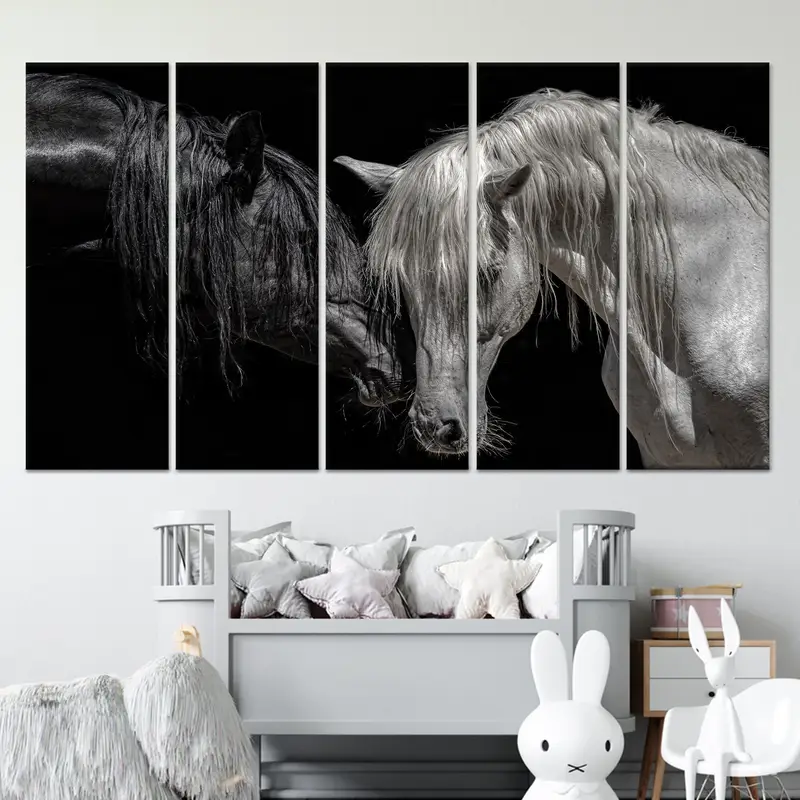 Modern Çiftlik Evi At Çifti Kanvas Tablo: Zarif At Kanvas Tablo