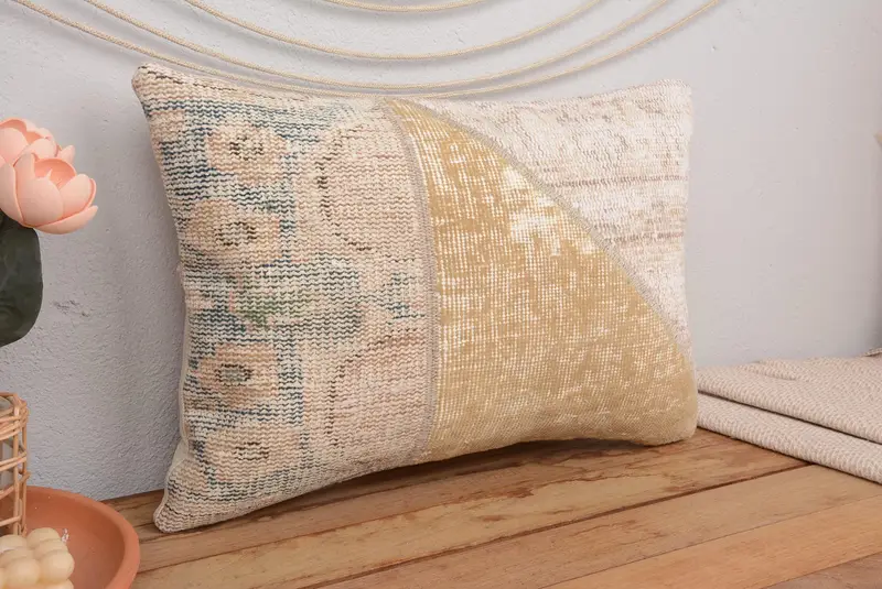 Geometrisches Beige & Braunes Wurfkissen, handgemachtes Rechteckkissen