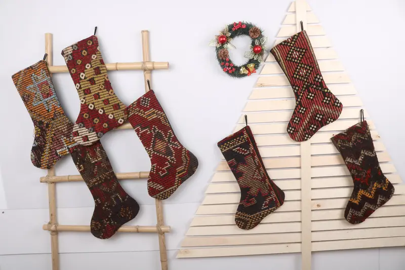 Patrón de adornos navideños festivos, calcetín navideño de 7 pulgadas de ancho