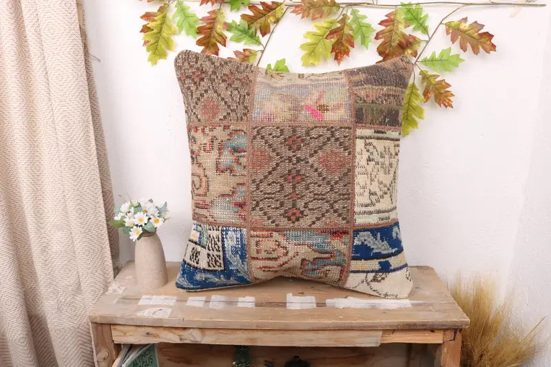 Braunes und bronzefarbenes Patchwork-Wurfkissen, 22x22 besticktes Kissen