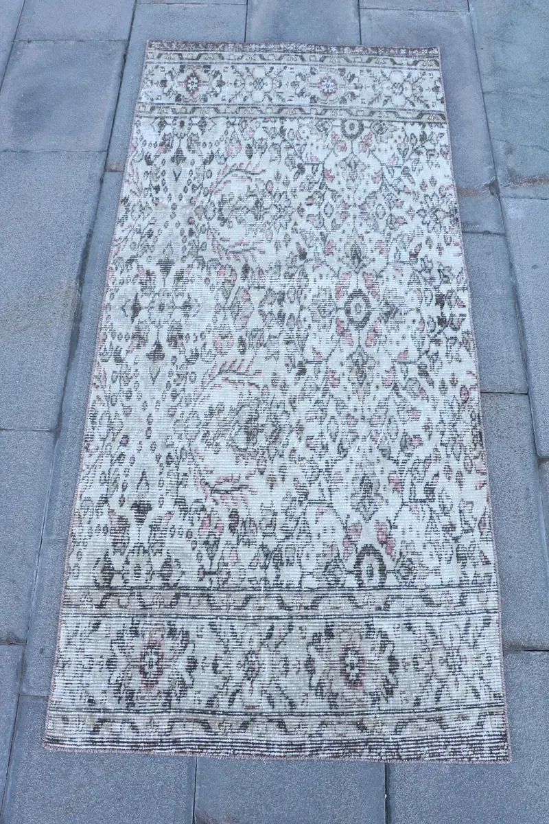 ベージュ & ブラウンの幾何学模様のラグ、2.5x5.4フィートのシックな装飾