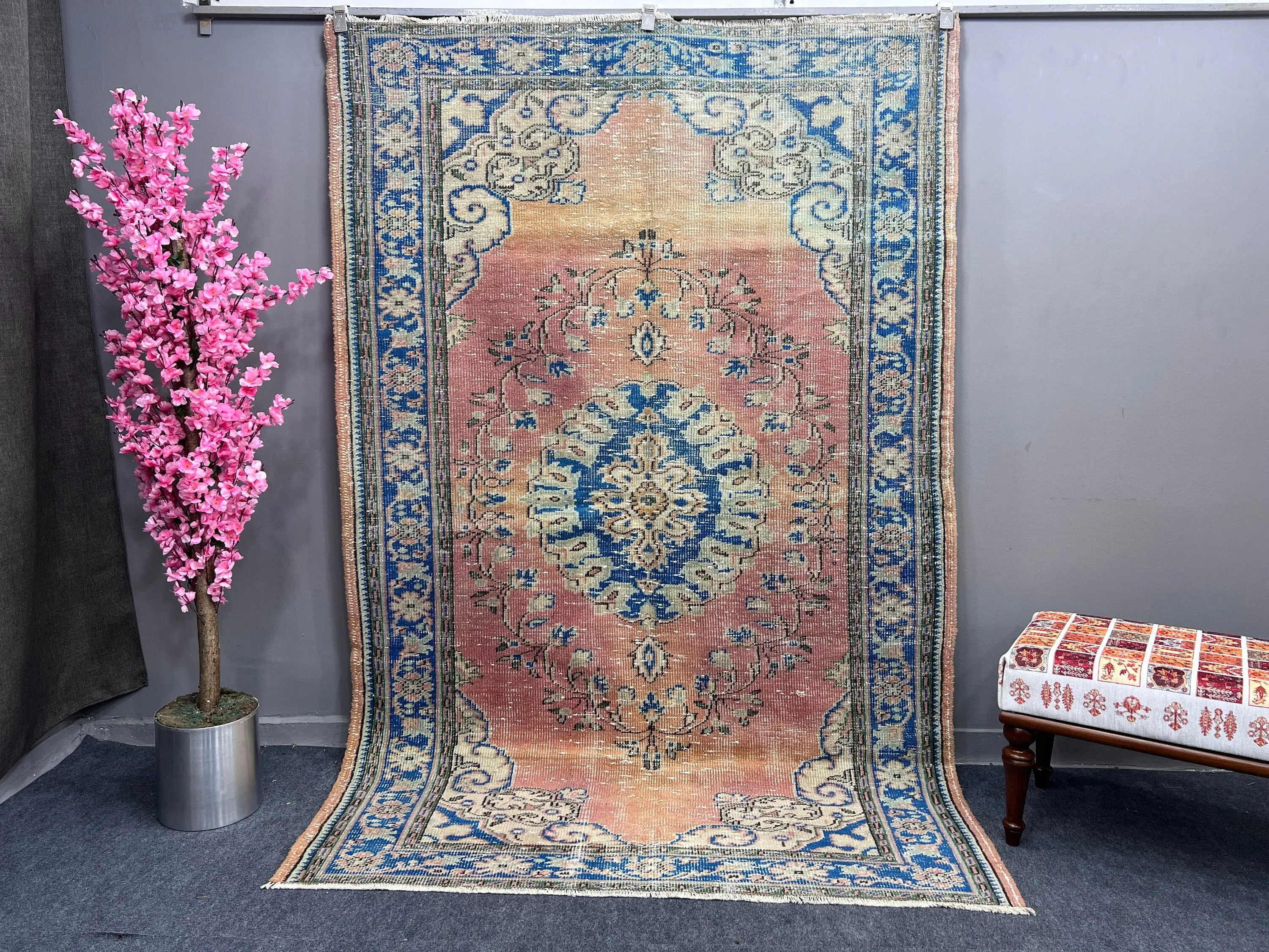 Türkischer Vintage großer Teppich 5,3 x 8,1 Fuß, blauer Wollteppich - 1