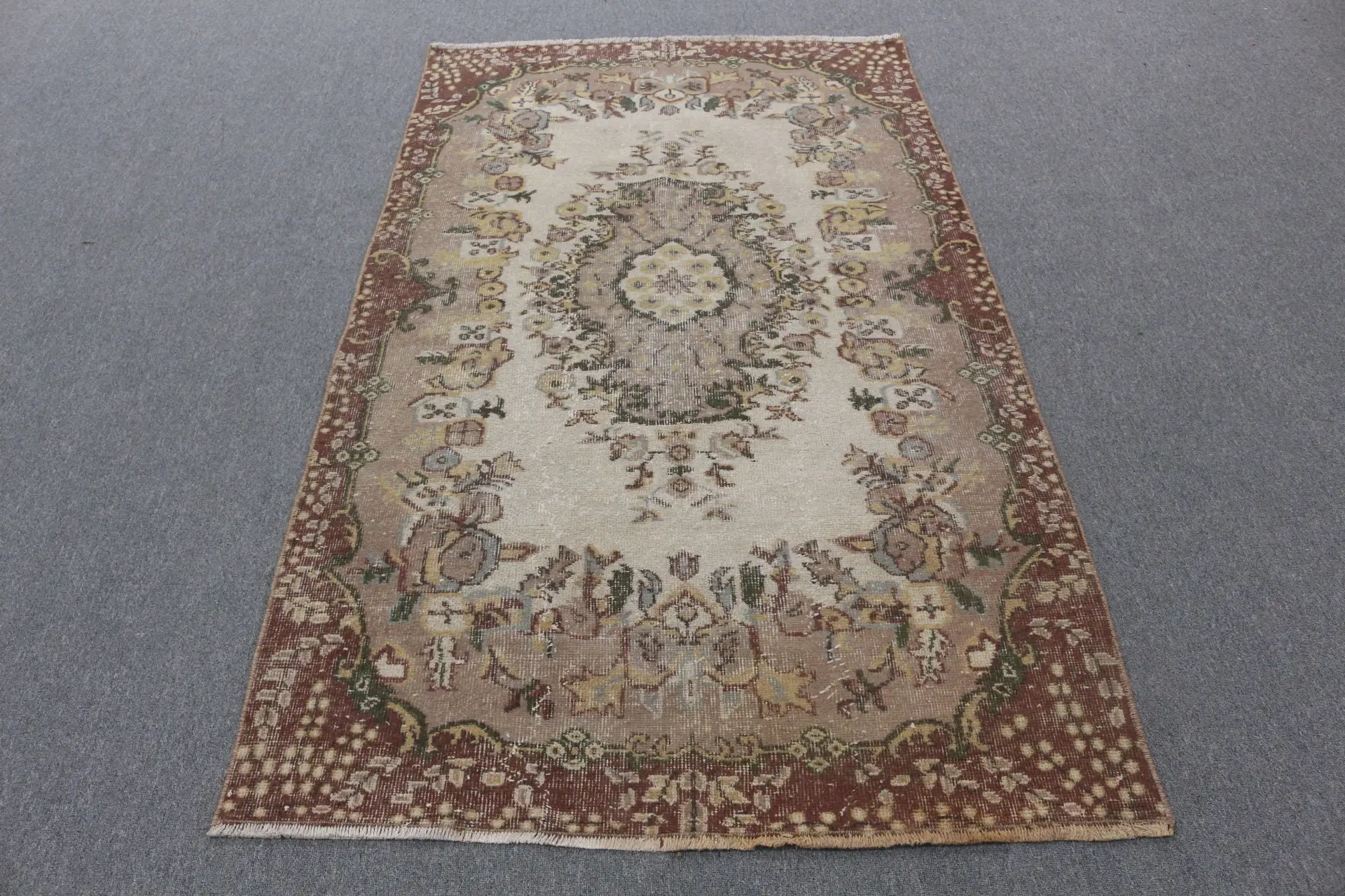 3,9 x 6,6 Fuß großer türkischer Vintage-Teppich, brauner orientalischer Wollteppich - 1