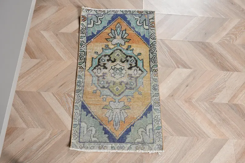 1,5 x 2,8 Fuß großer Teppich, leuchtend orangefarbenes und blaues Pflanzenmuster