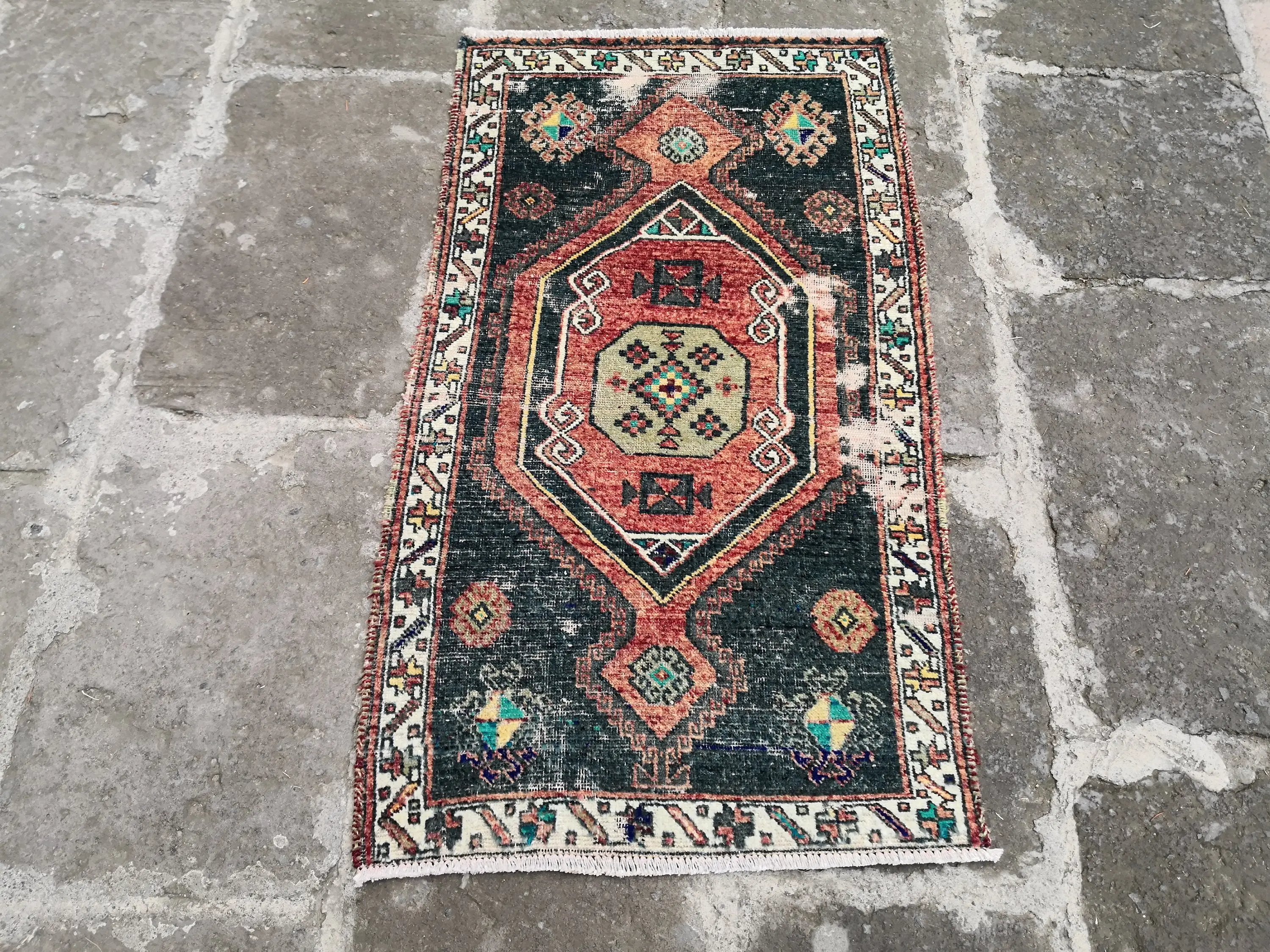 Kleiner Vintage Teppich, 2,4x4,4 ft türkischer Teppich, roter Teppich - 1