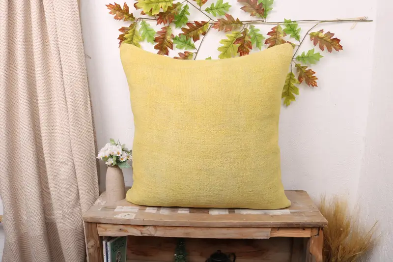 Braunes und gelbes Southwestern-Wurfkissen, 24x24 besticktes Kissen