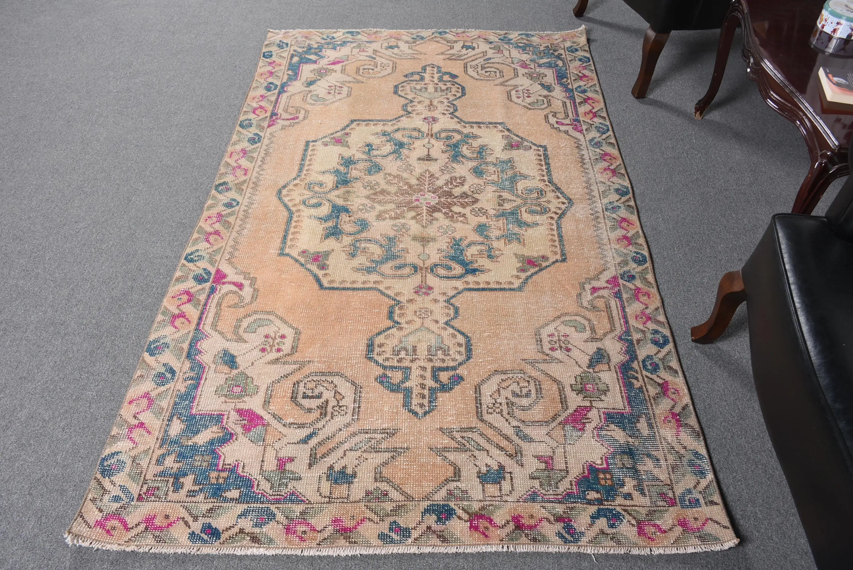 Vintage Turkish Rug 4.3x7 ft (130x213 cm), Blue Plants & trees Rug - 1