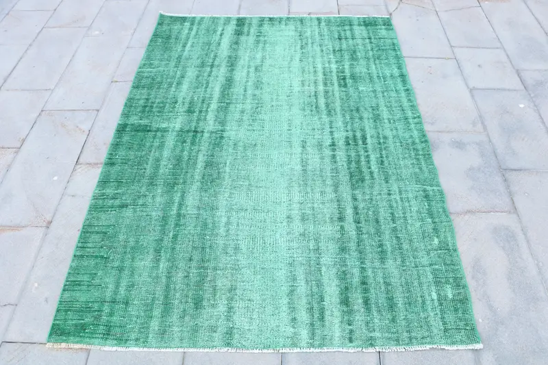 Eleganter grüner Ombré-Teppich, 140 x 190 cm, schicker Wohnraum