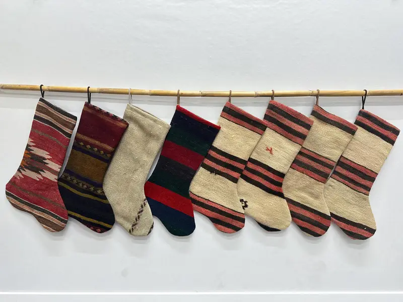 Kahverengi Süslü Bej 7 inç Noel Çorabı, Şenlikli Tatil Dekoru