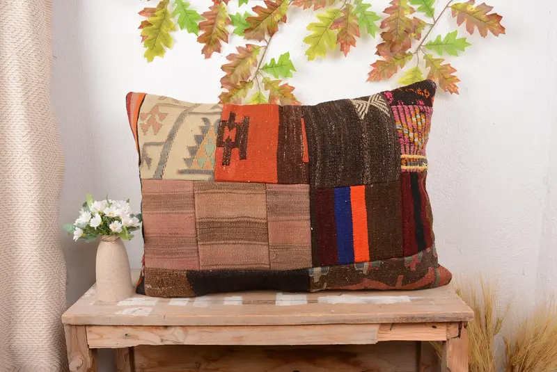 Handgefertigtes Patchwork-Wurfkissen in Braun und Orange, 20 x 28 besticktes Kissen