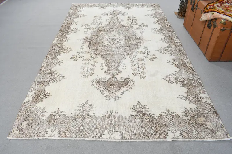 5.5x9.6 ft Oushak Vintage Halı, Beyaz Çizgili Türk Halısı Yün - 1