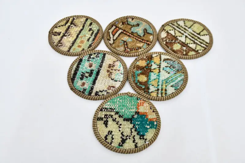 Posavasos redondos bohemios en verde y beige, juego de seis posavasos
