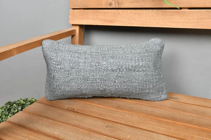 Almohada bordada del suroeste gris, almohada de tiro hecha a mano de 8x16