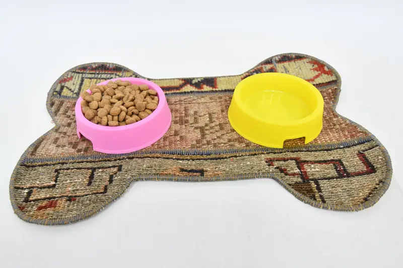 Bohemian Round Wool Placemat, Red and Brown Traditional Design