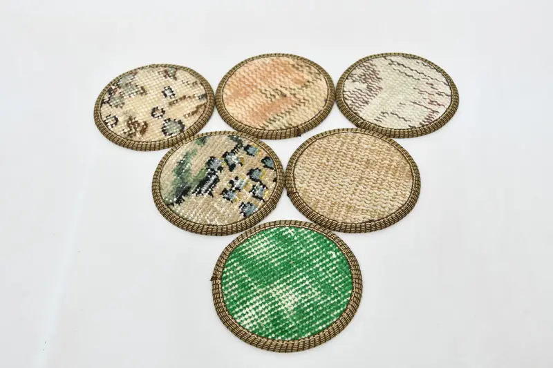 Posavasos redondo bohemio beige y verde, elegante posavasos bohemio