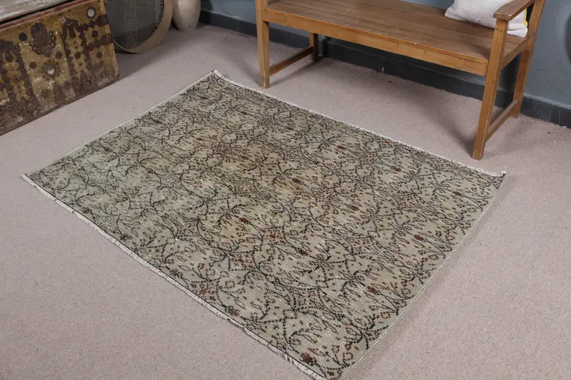 エレガントなベージュ&グリーンラグ、5.6x3.8フィートのボーダーデザイン