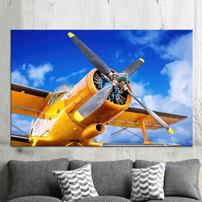 Elegante Leinwand: Historische Flugzeuge in Himmelslandschaft